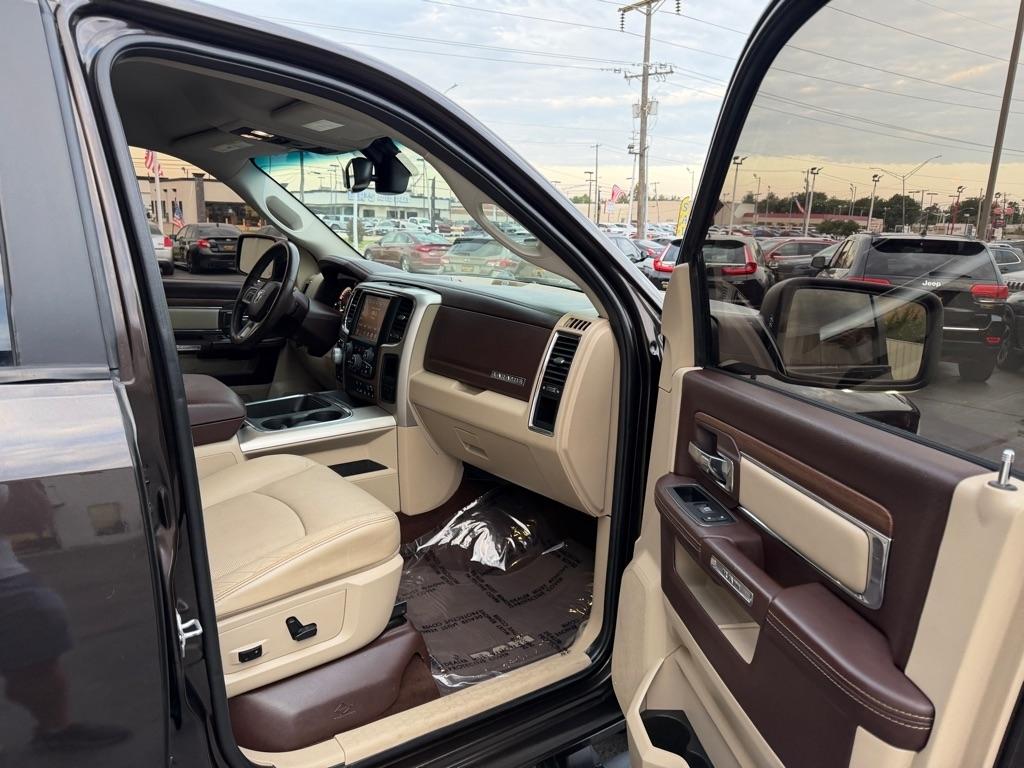 RAM 1500 Laramie Crew Cab SWB 4WD 2016