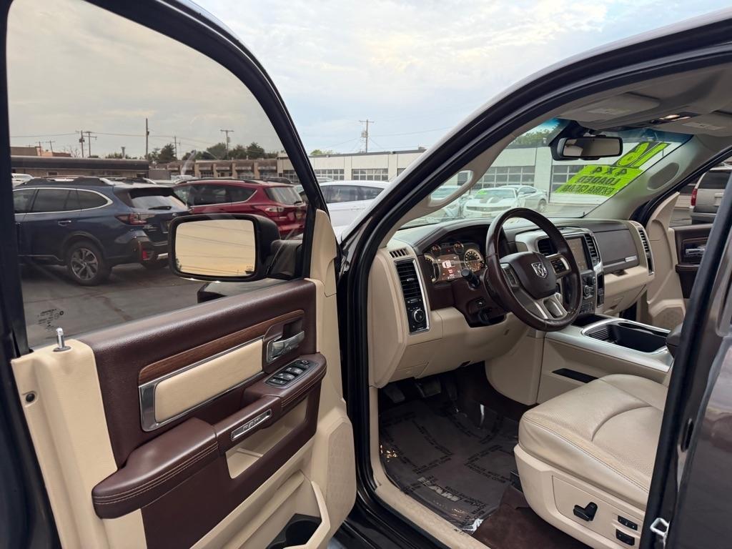 RAM 1500 Laramie Crew Cab SWB 4WD 2016