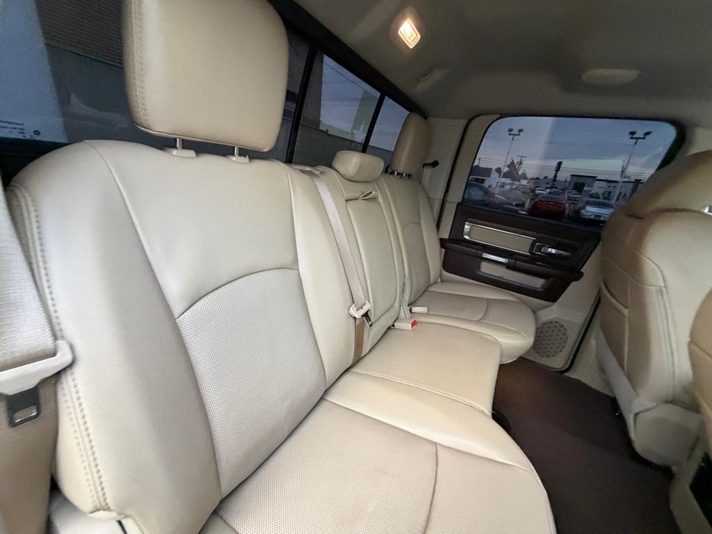 RAM 1500 Laramie Crew Cab SWB 4WD 2016