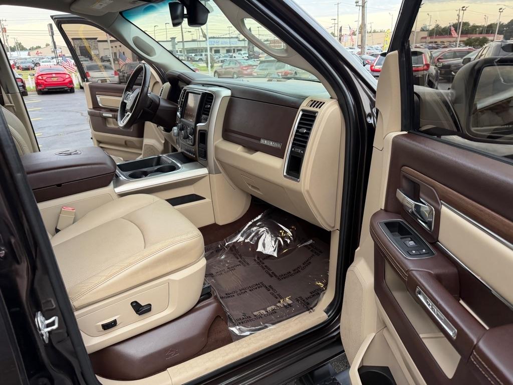 RAM 1500 Laramie Crew Cab SWB 4WD 2016