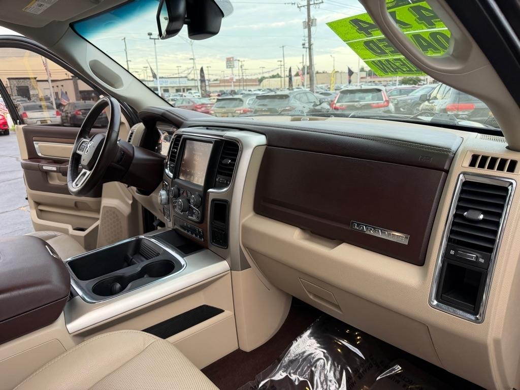 RAM 1500 Laramie Crew Cab SWB 4WD 2016