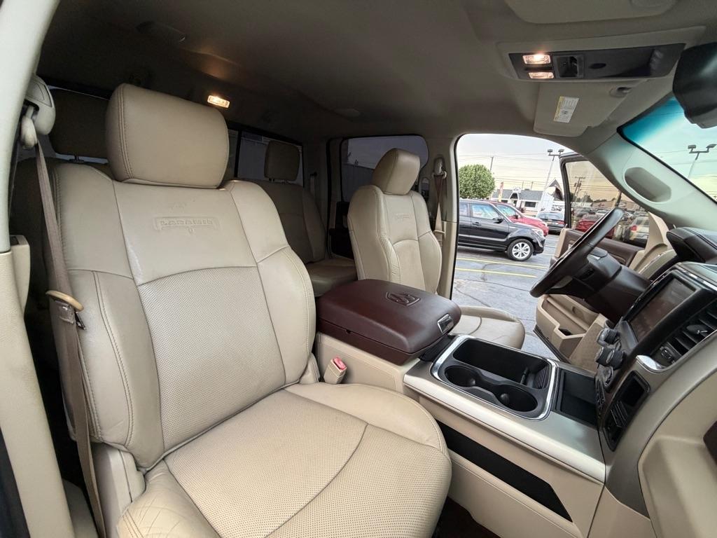 RAM 1500 Laramie Crew Cab SWB 4WD 2016