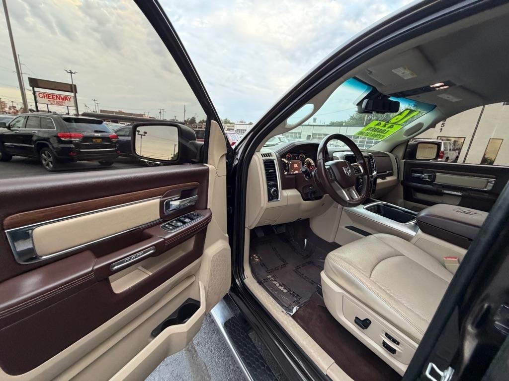 RAM 1500 Laramie Crew Cab SWB 4WD 2016
