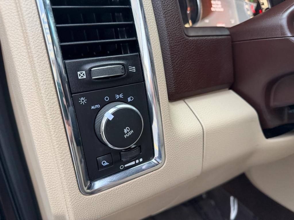 RAM 1500 Laramie Crew Cab SWB 4WD 2016