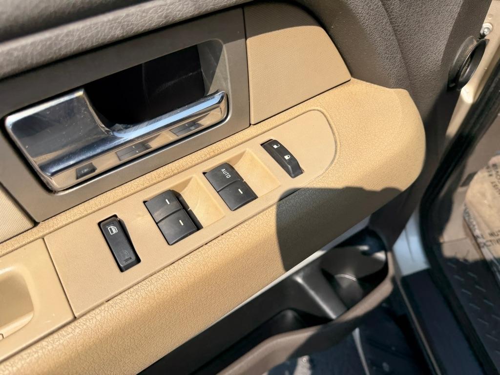 Ford F-150 XL SuperCab 8-ft. Bed 2WD 2009