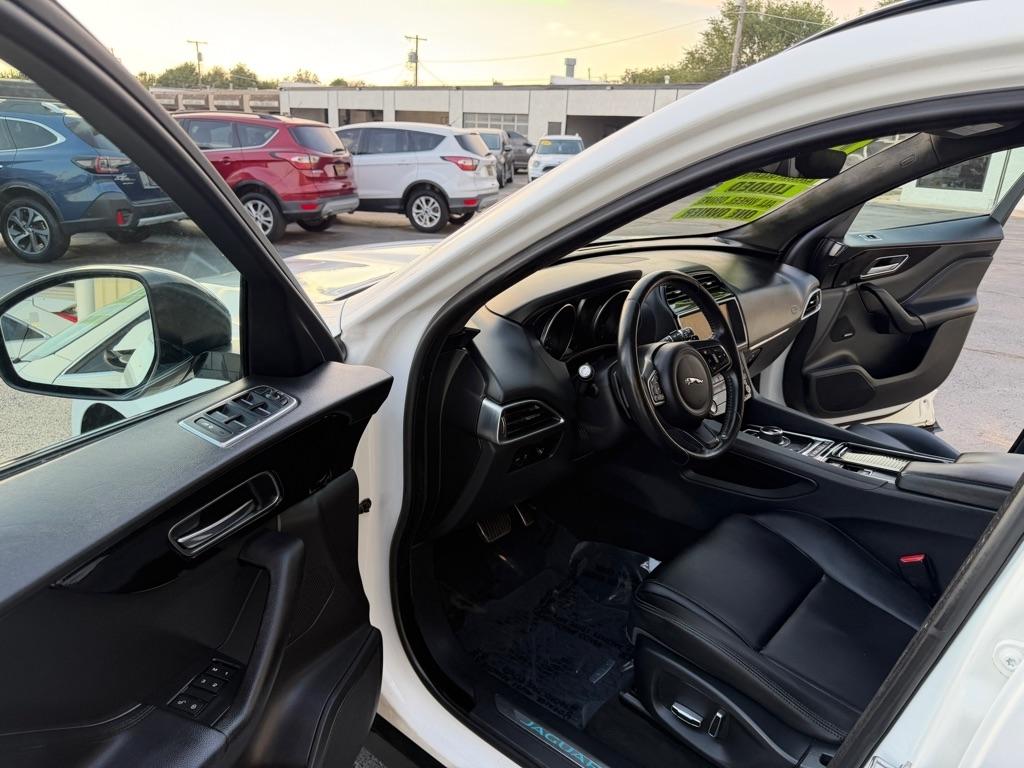 Jaguar F-Pace 25t Premium 2019