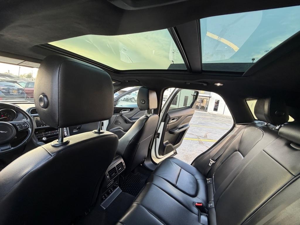 Jaguar F-Pace 25t Premium 2019