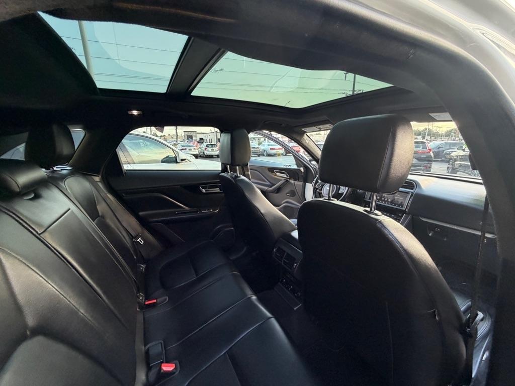 Jaguar F-Pace 25t Premium 2019