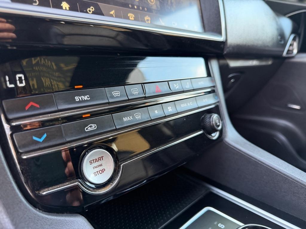 Jaguar F-Pace 25t Premium 2019