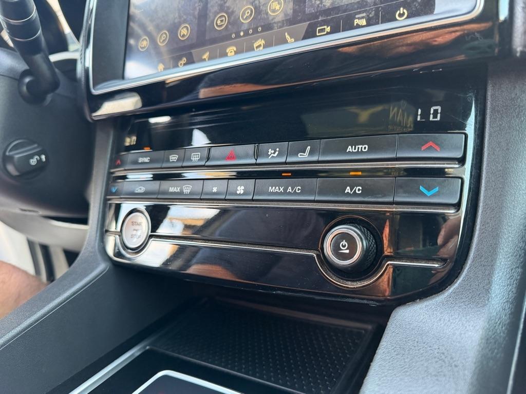 Jaguar F-Pace 25t Premium 2019