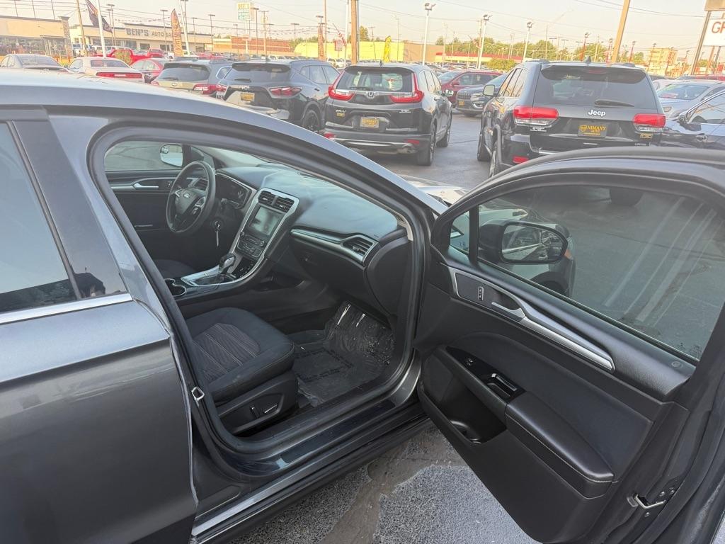 Ford Fusion SE 2016