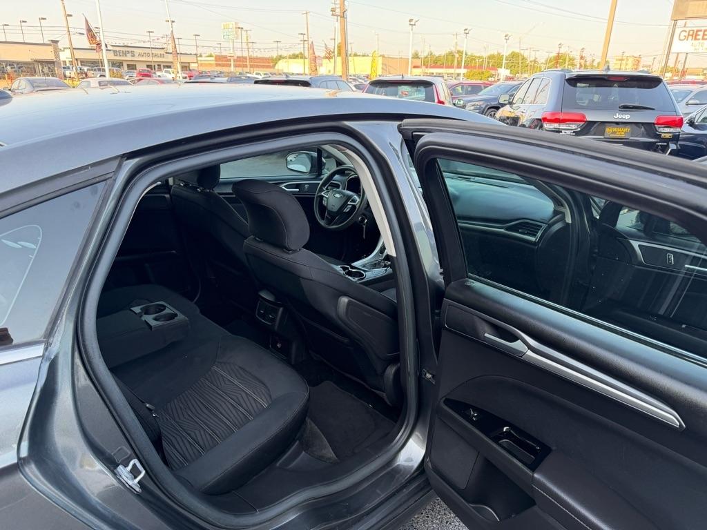 Ford Fusion SE 2016