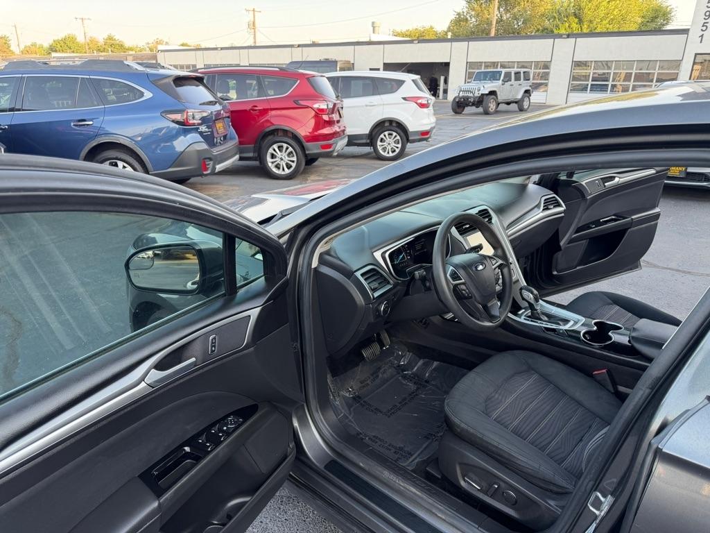 Ford Fusion SE 2016
