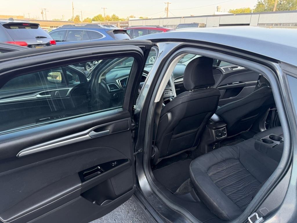 Ford Fusion SE 2016