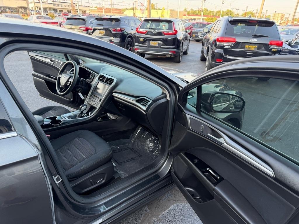 Ford Fusion SE 2016