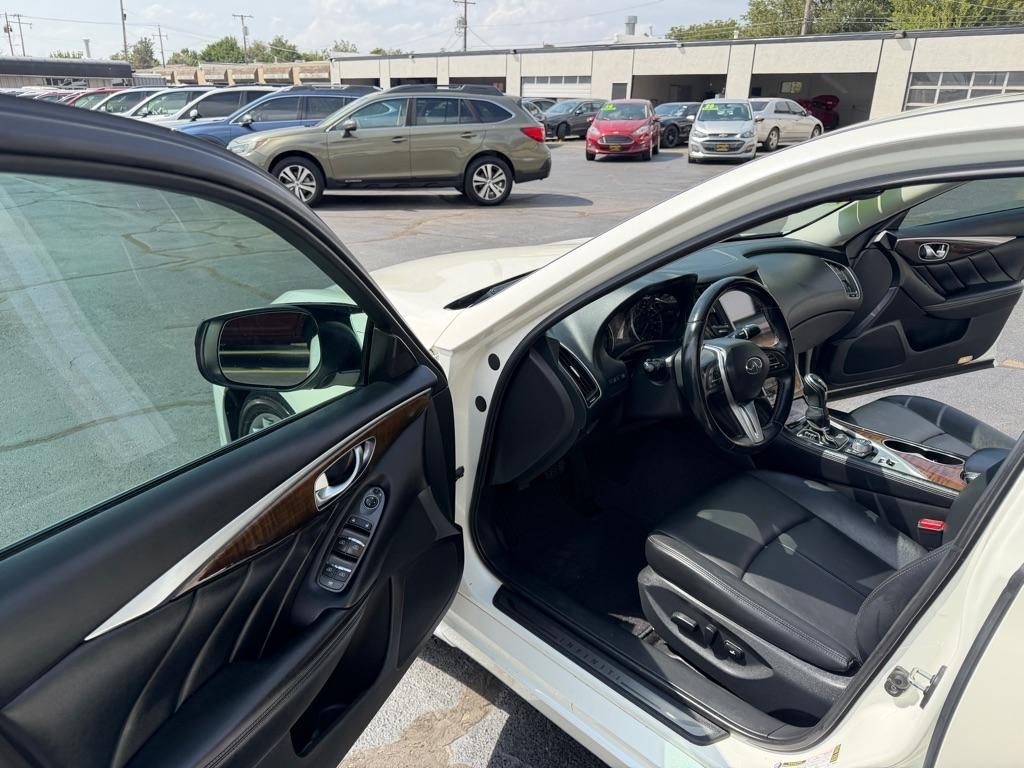 Infiniti Q50 3.0t LUXE 2019