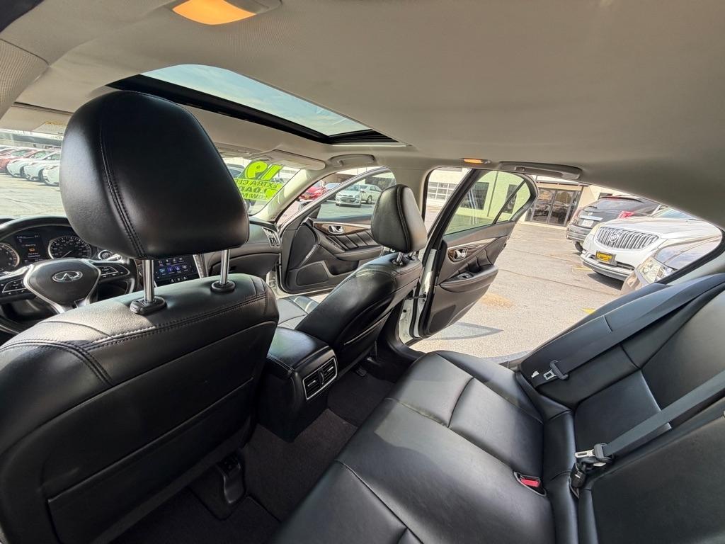 Infiniti Q50 3.0t LUXE 2019