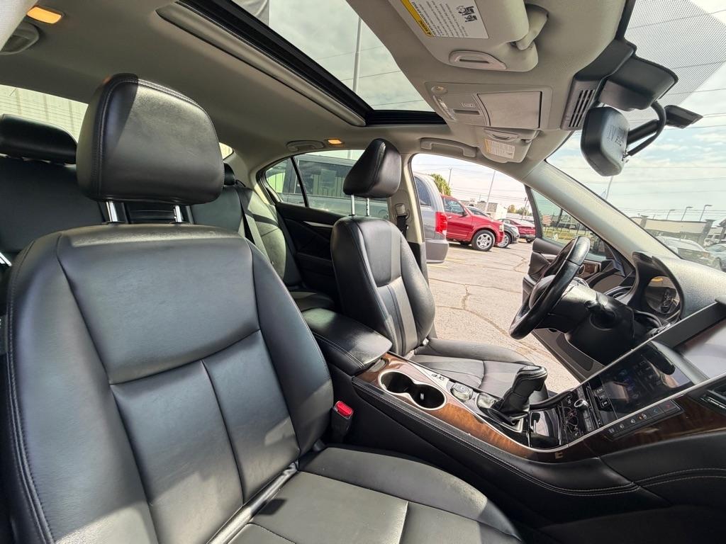 Infiniti Q50 3.0t LUXE 2019