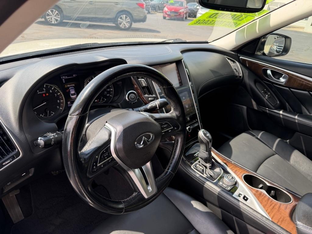 Infiniti Q50 3.0t LUXE 2019