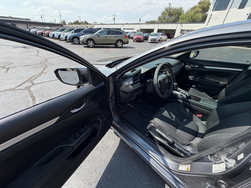 Honda Civic LX Sedan CVT 2016