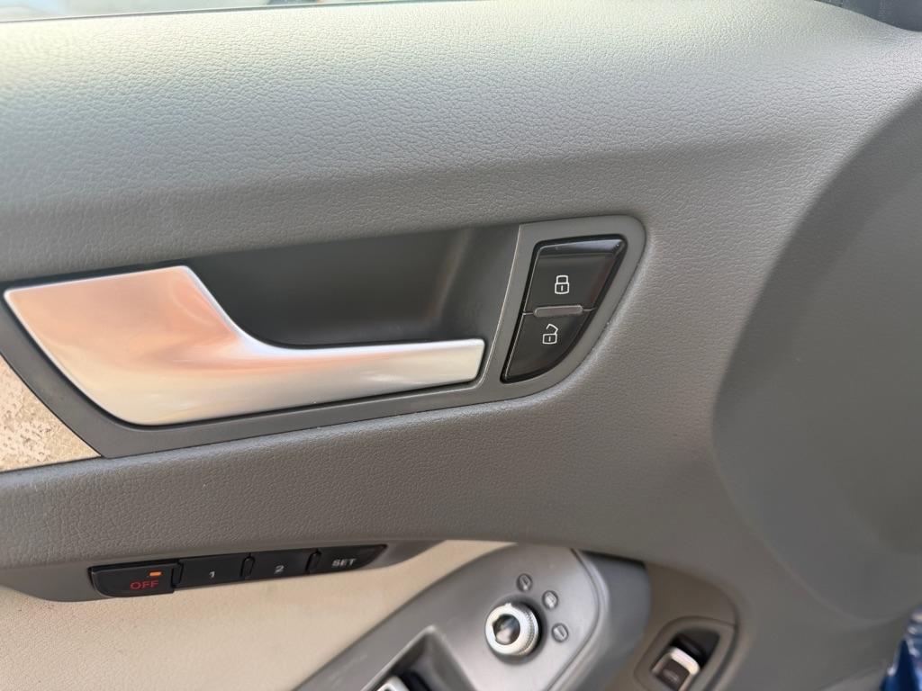 Audi A4 2.0T Sedan quattro Tiptronic 2013