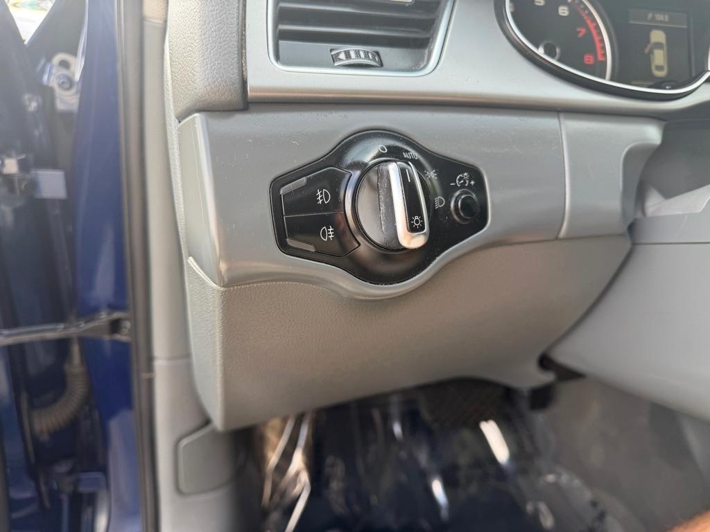 Audi A4 2.0T Sedan quattro Tiptronic 2013