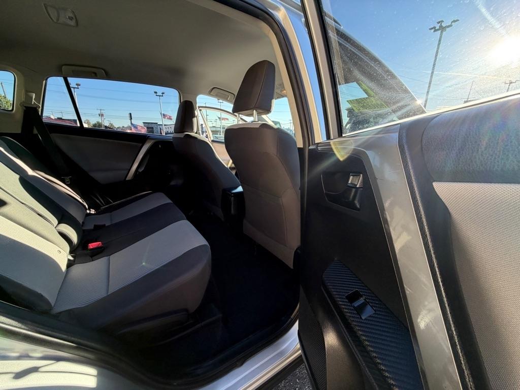 Toyota RAV4 LE FWD 2014