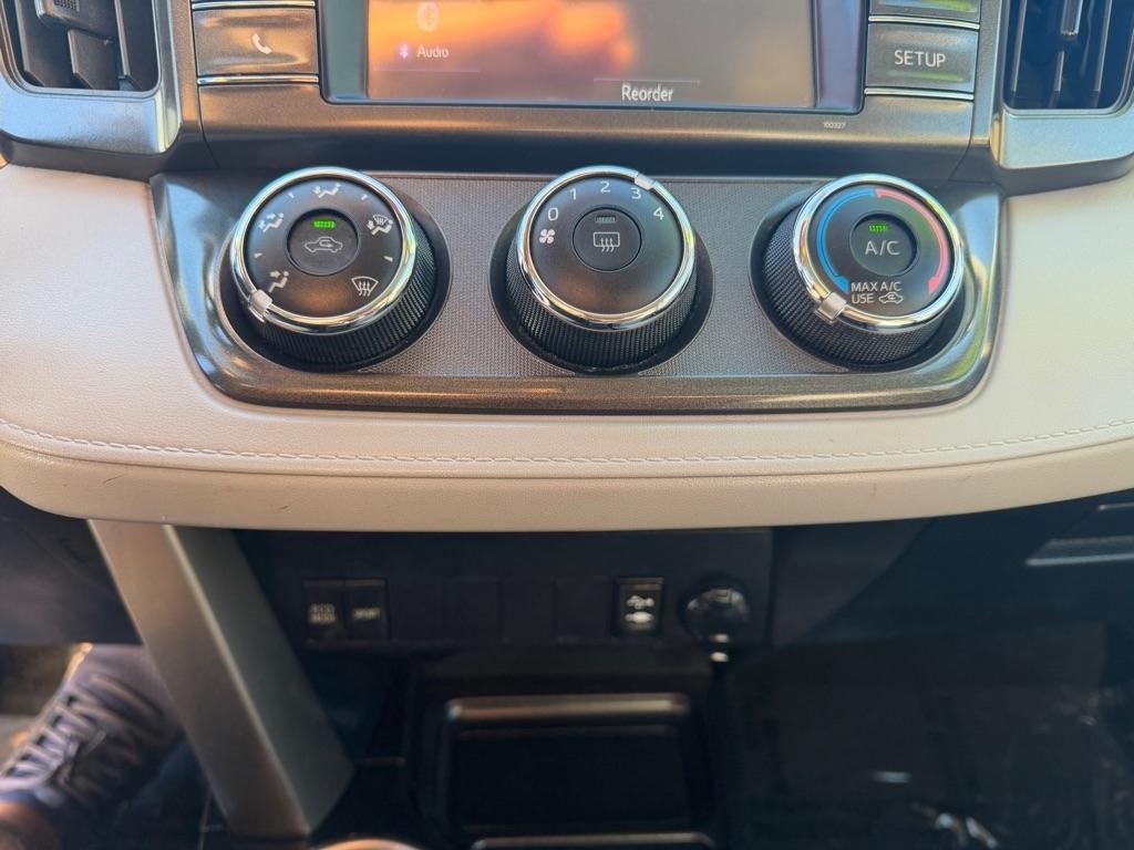 Toyota RAV4 LE FWD 2014