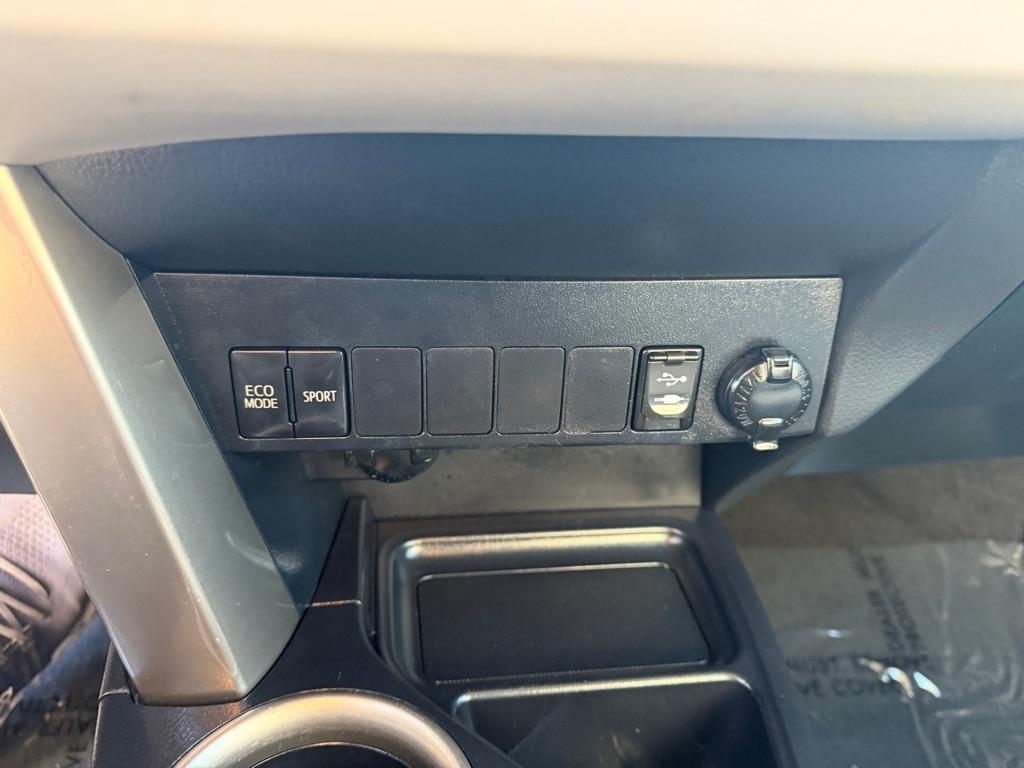Toyota RAV4 LE FWD 2014