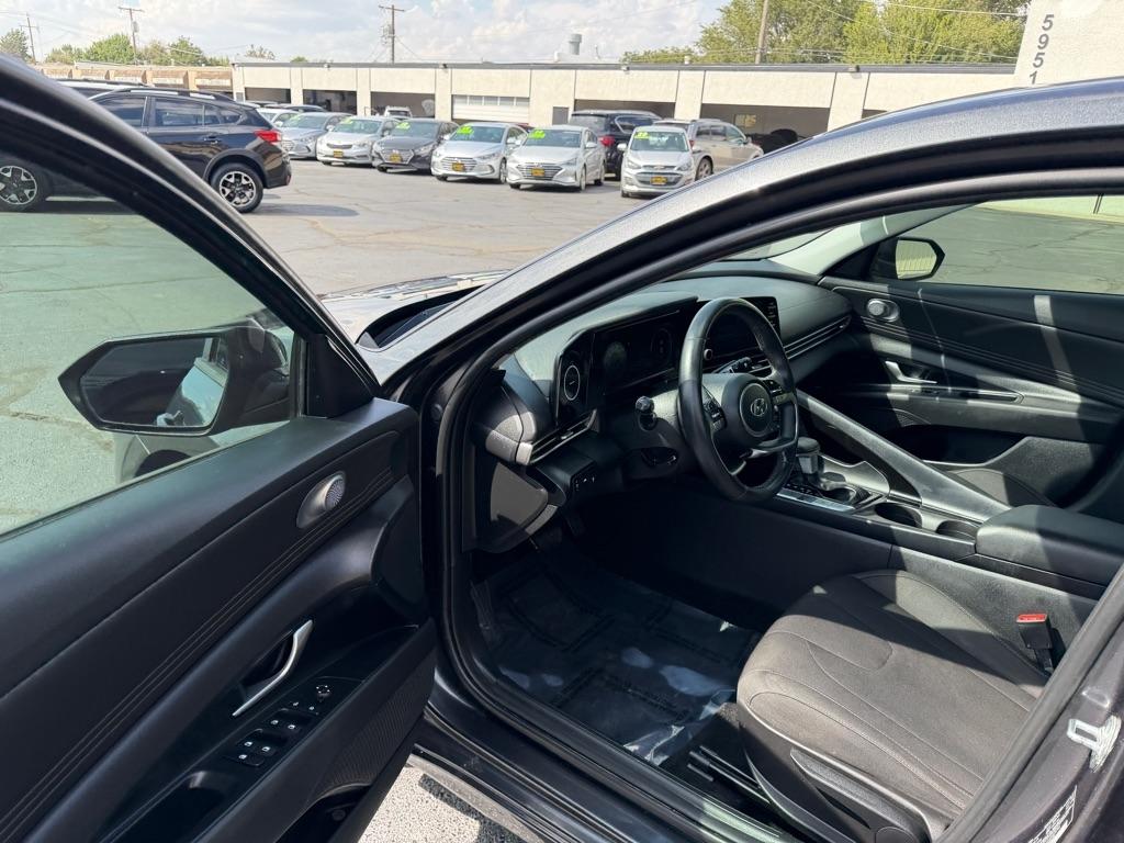Hyundai Elantra SEL 2021