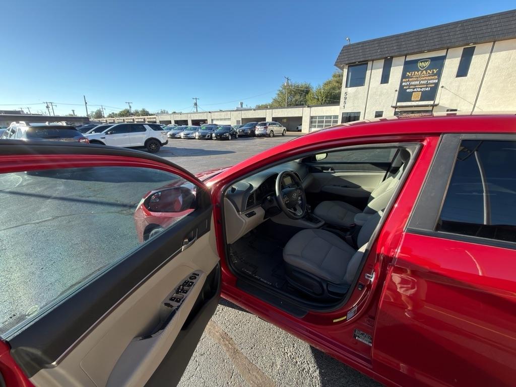 Hyundai Elantra SE 6M 2019