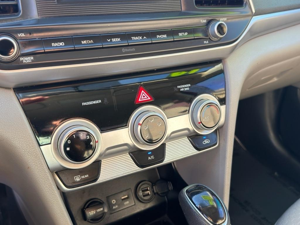 Hyundai Elantra SE 6M 2019