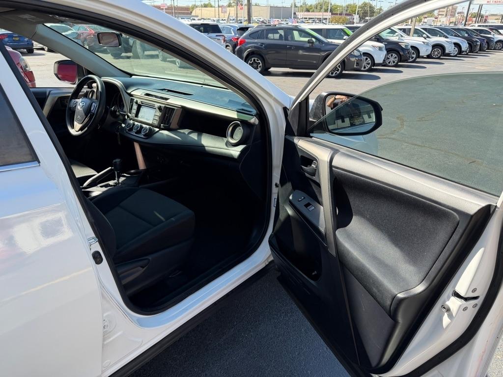 Toyota RAV4 LE FWD 2015