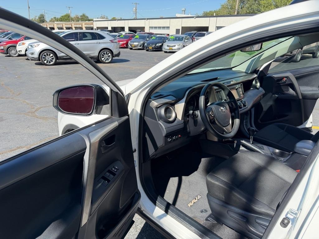 Toyota RAV4 LE FWD 2015