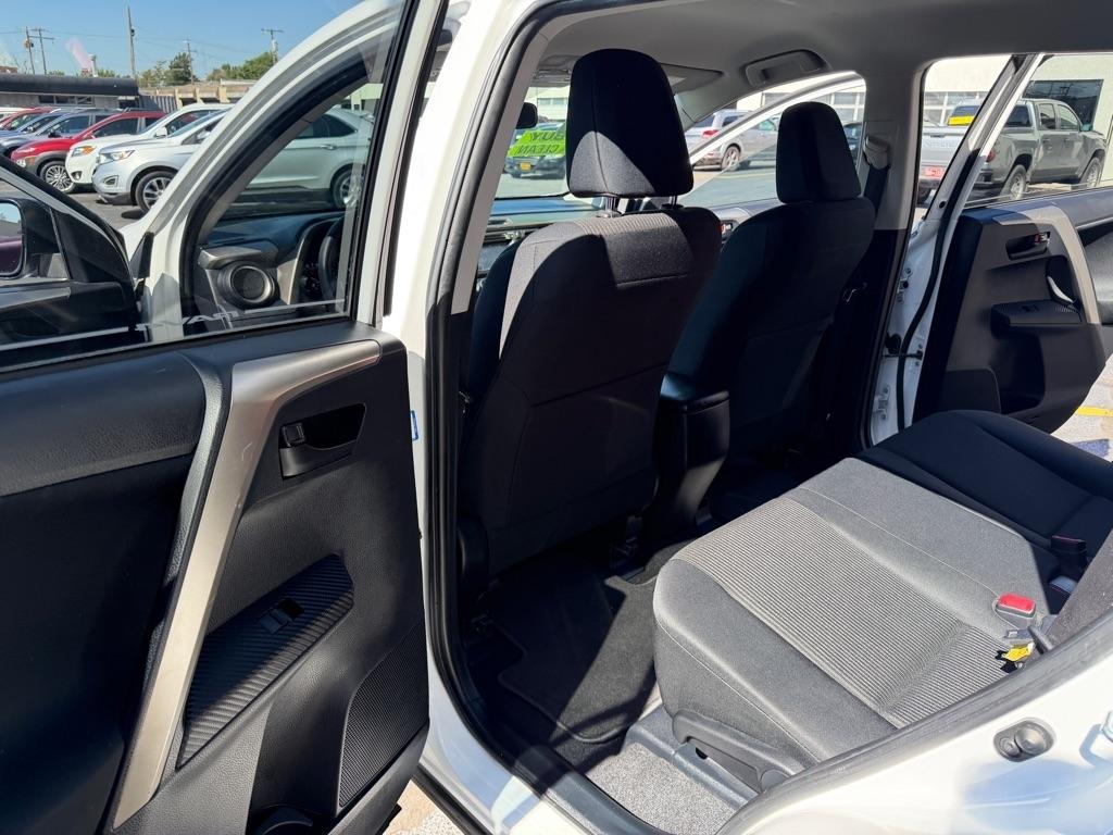 Toyota RAV4 LE FWD 2015