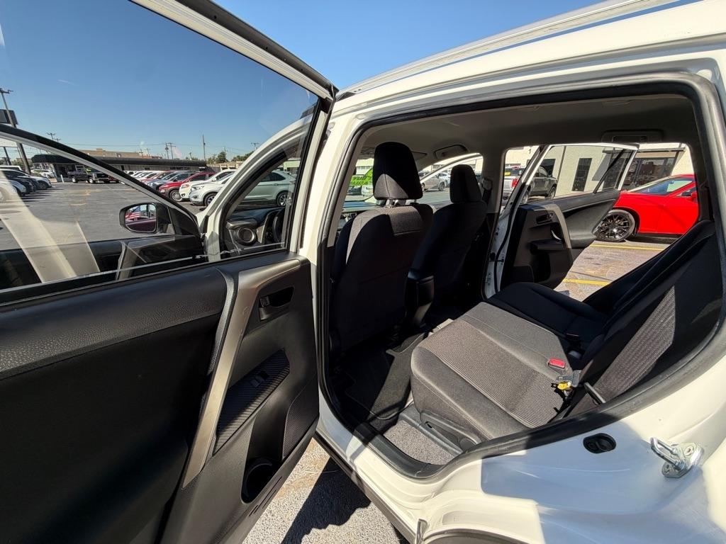 Toyota RAV4 LE FWD 2015