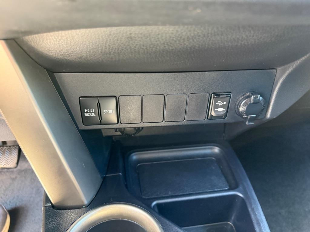 Toyota RAV4 LE FWD 2015