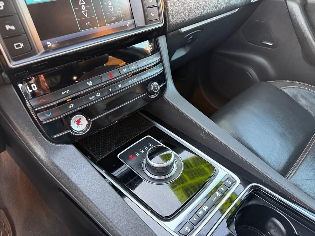 Jaguar F-Pace 25t Prestige 2018