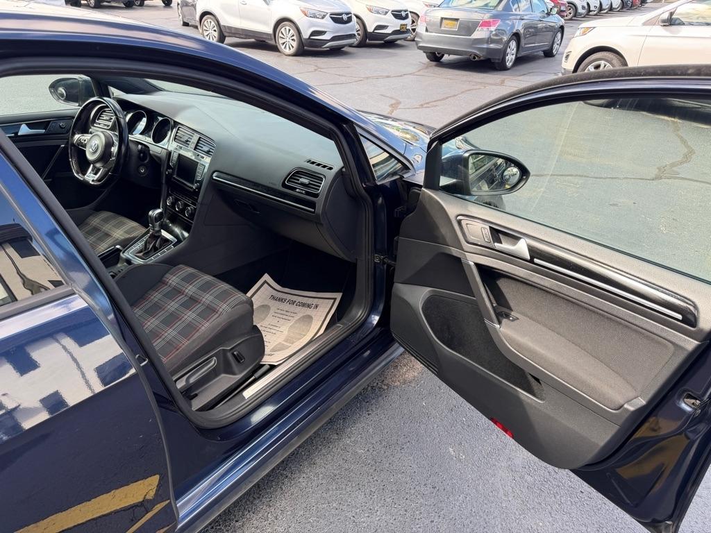 Volkswagen Golf GTI S 6A 4-Door 2017
