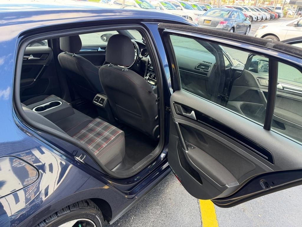 Volkswagen Golf GTI S 6A 4-Door 2017