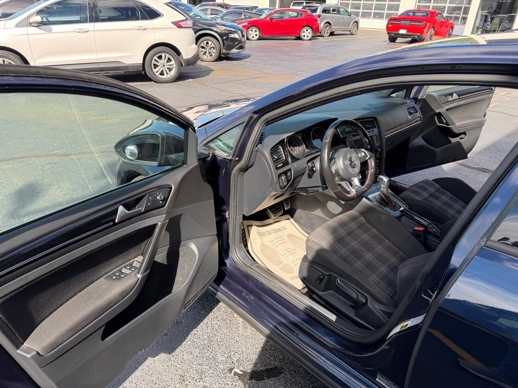 Volkswagen Golf GTI S 6A 4-Door 2017