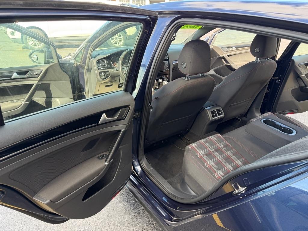 Volkswagen Golf GTI S 6A 4-Door 2017