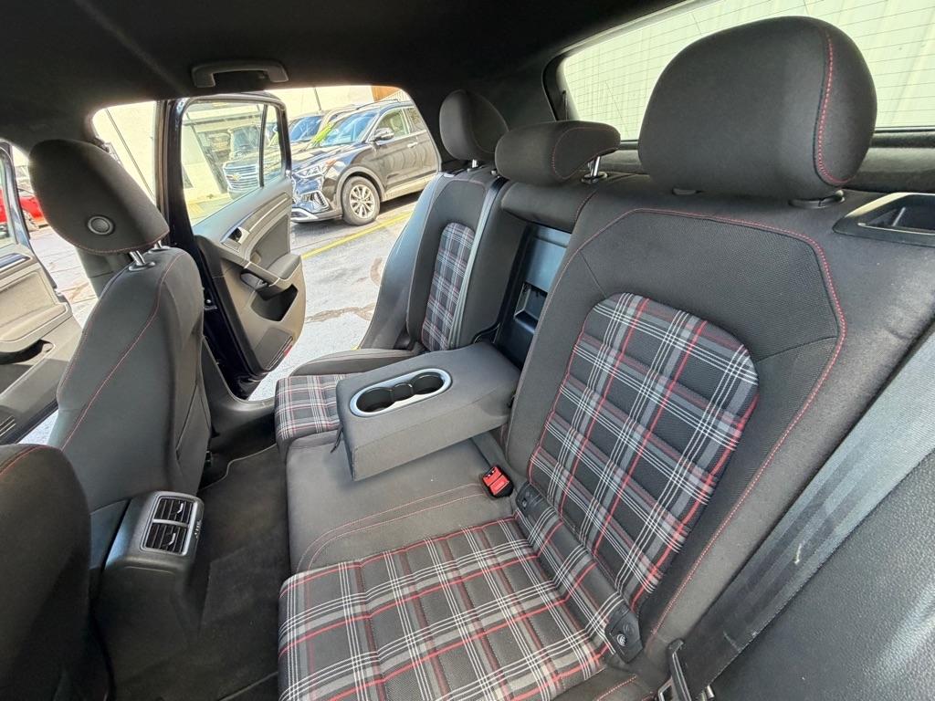 Volkswagen Golf GTI S 6A 4-Door 2017