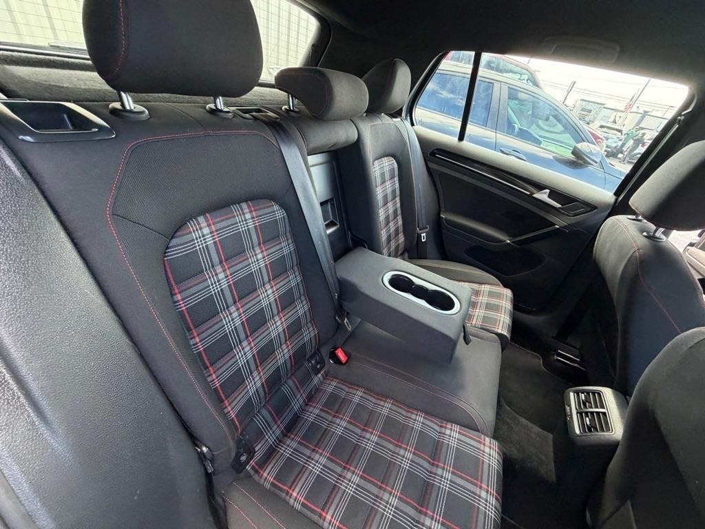 Volkswagen Golf GTI S 6A 4-Door 2017