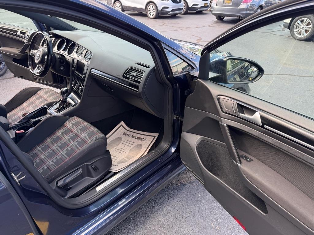 Volkswagen Golf GTI S 6A 4-Door 2017