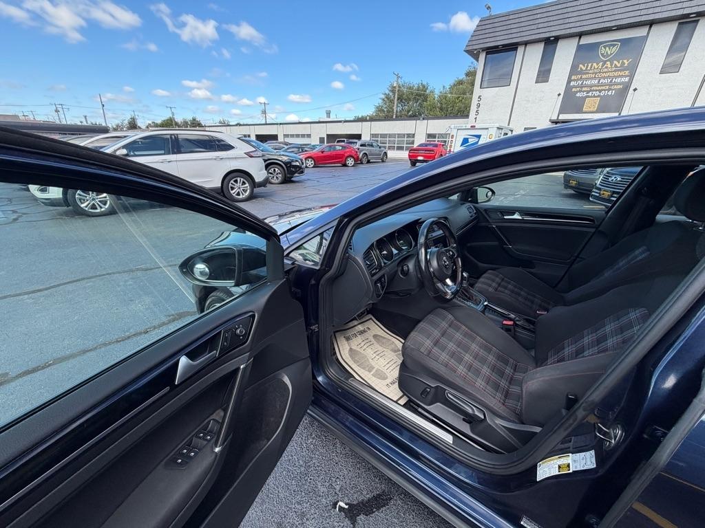 Volkswagen Golf GTI S 6A 4-Door 2017