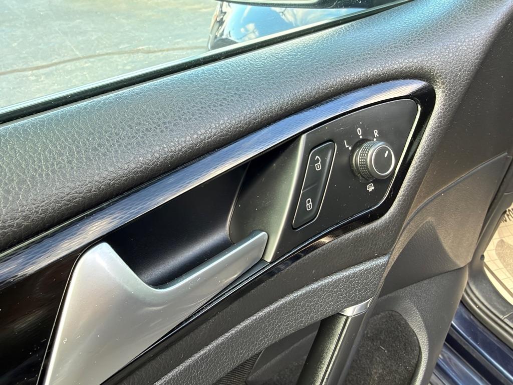 Volkswagen Golf GTI S 6A 4-Door 2017