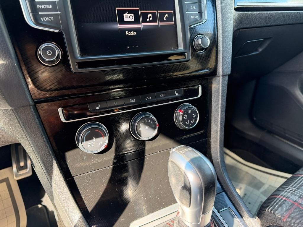 Volkswagen Golf GTI S 6A 4-Door 2017