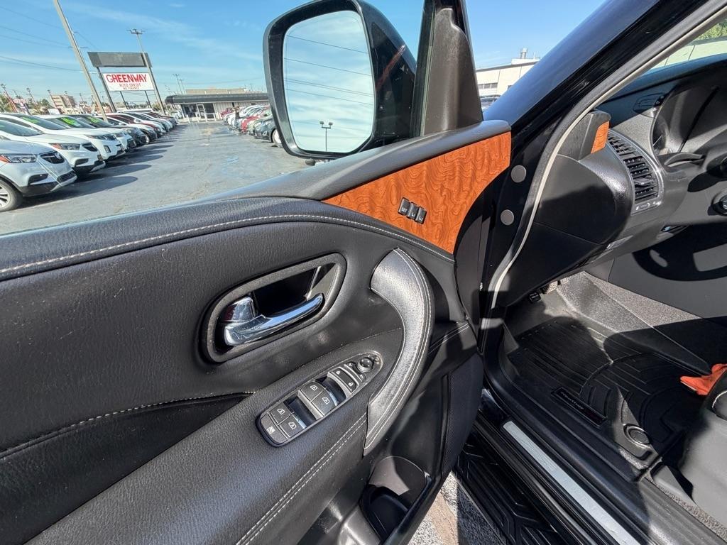 Infiniti QX80 LUXE 2019