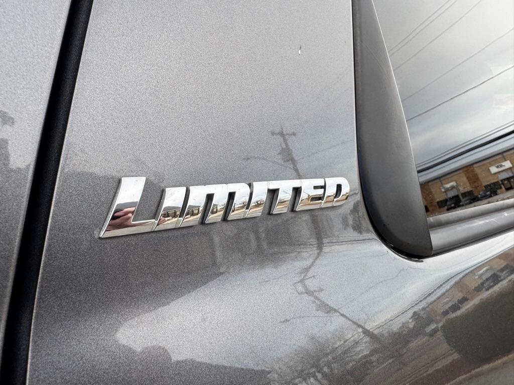 Toyota Sequoia Limited 4WD FFV 2017